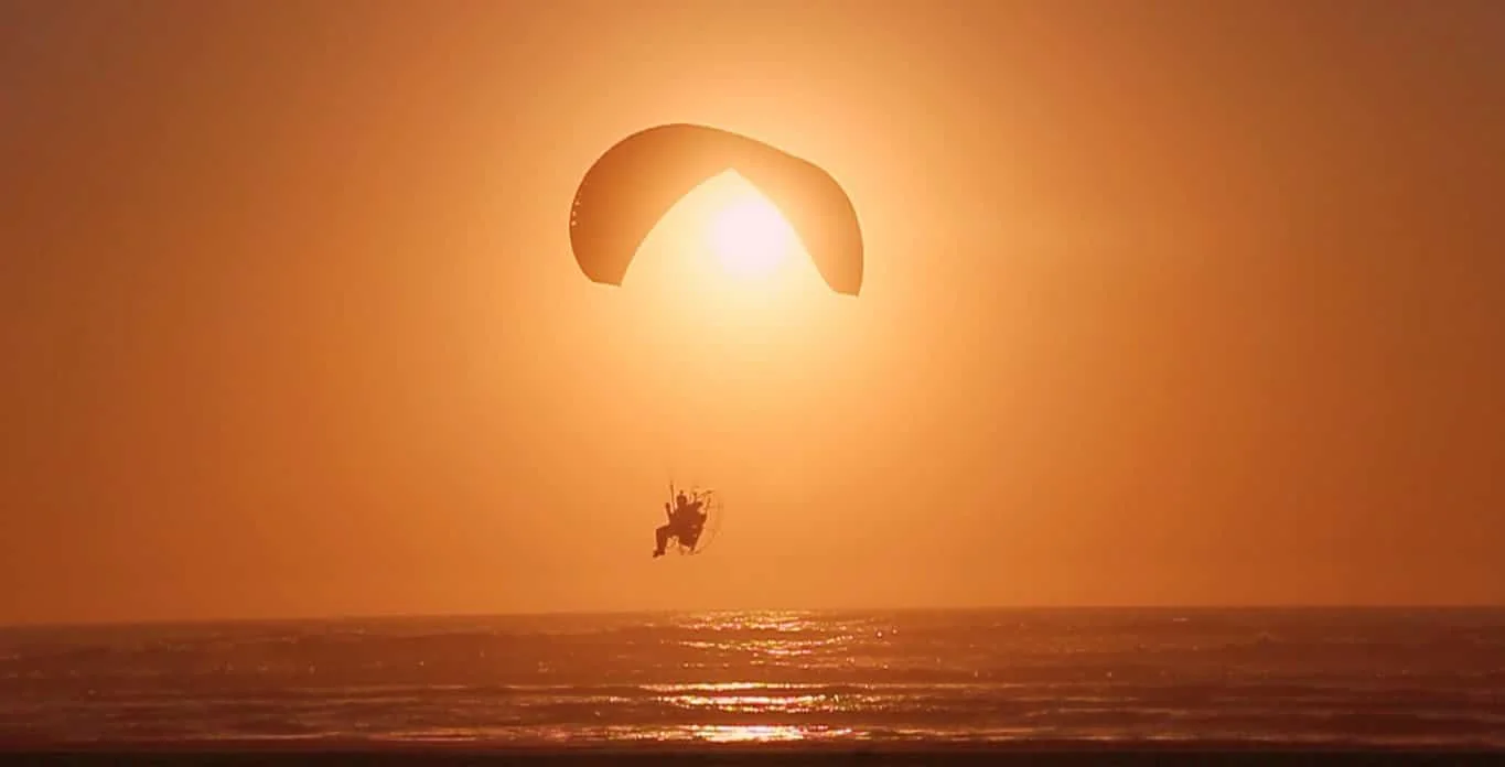 Voo de paramotor em Salinópolis