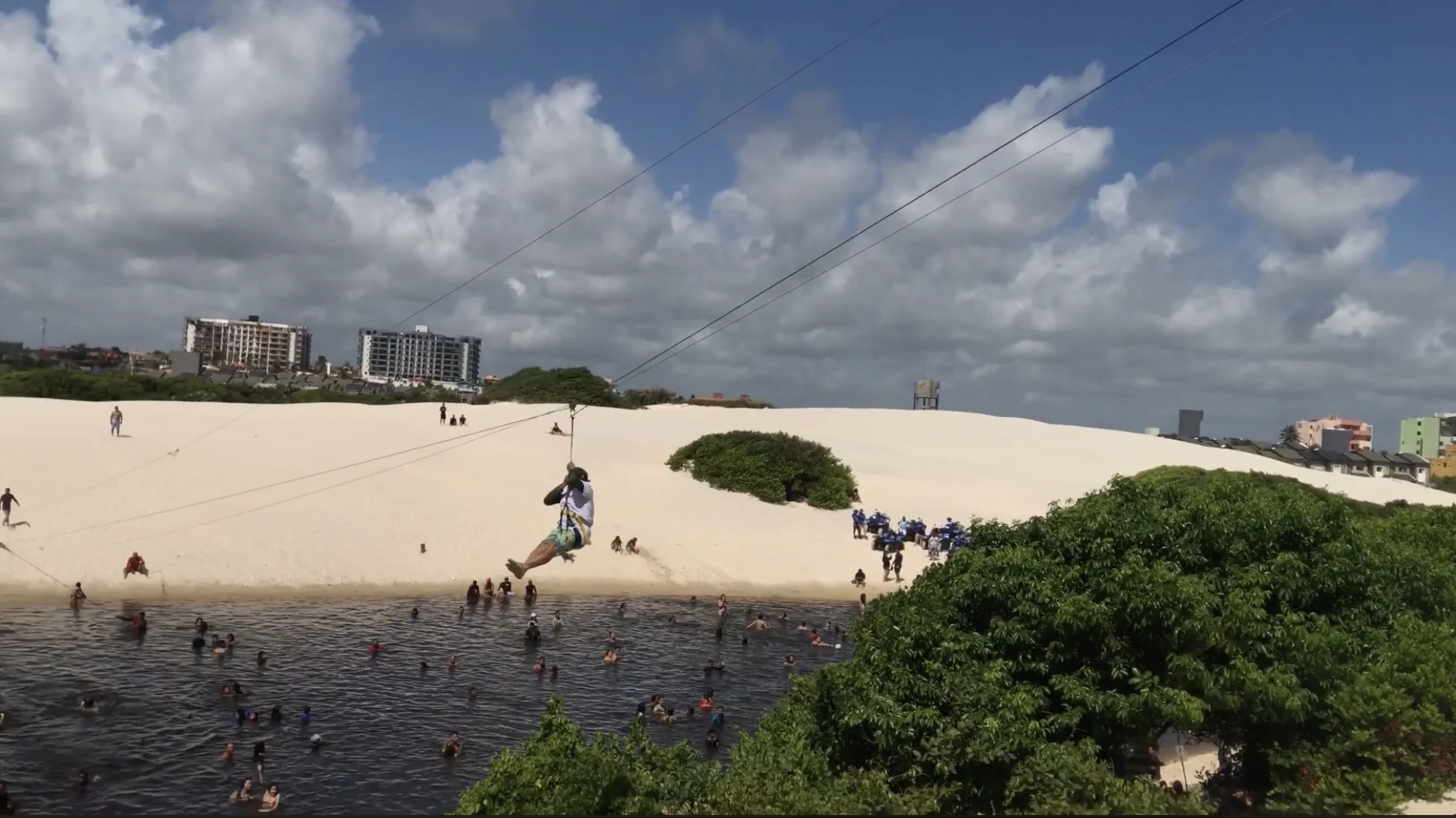 Tirolesa no Morro da Coca-Cola em Salinópolis