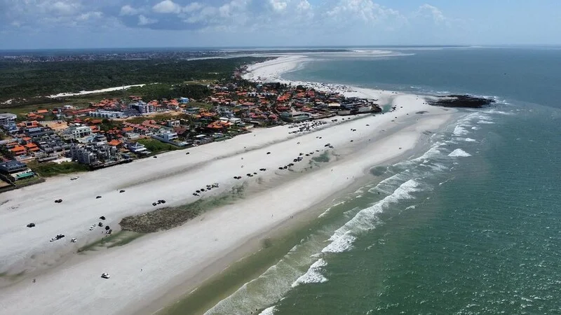 Vista aérea de la Praia do Atalaia en Salinópolis